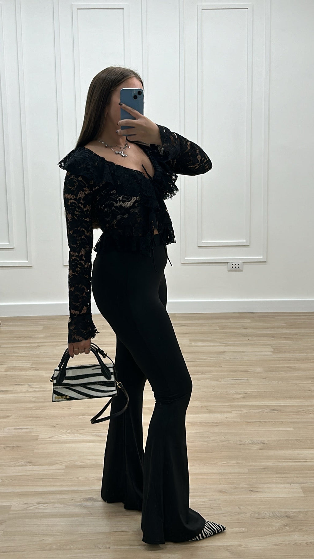 Pantalone a zampa modellante